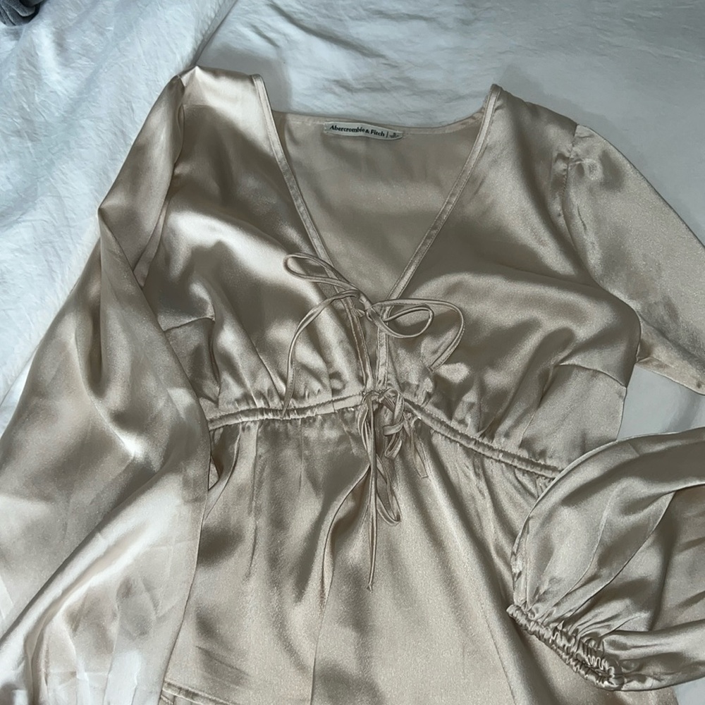 SATIN CHAMPAGNE ABERCROMBIE TIE FRONT SHIRT